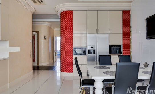 Продажа 4-комн квартиры на вторичном рынке Морской пр-кт,  д. 33