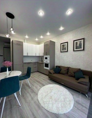 Продажа 2-комн квартиры на вторичном рынке улица Адмирала Макарова, 6А