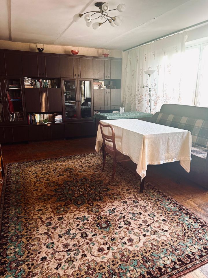 Продажа 4-комн квартиры на вторичном рынке Библиотечная улица, 6