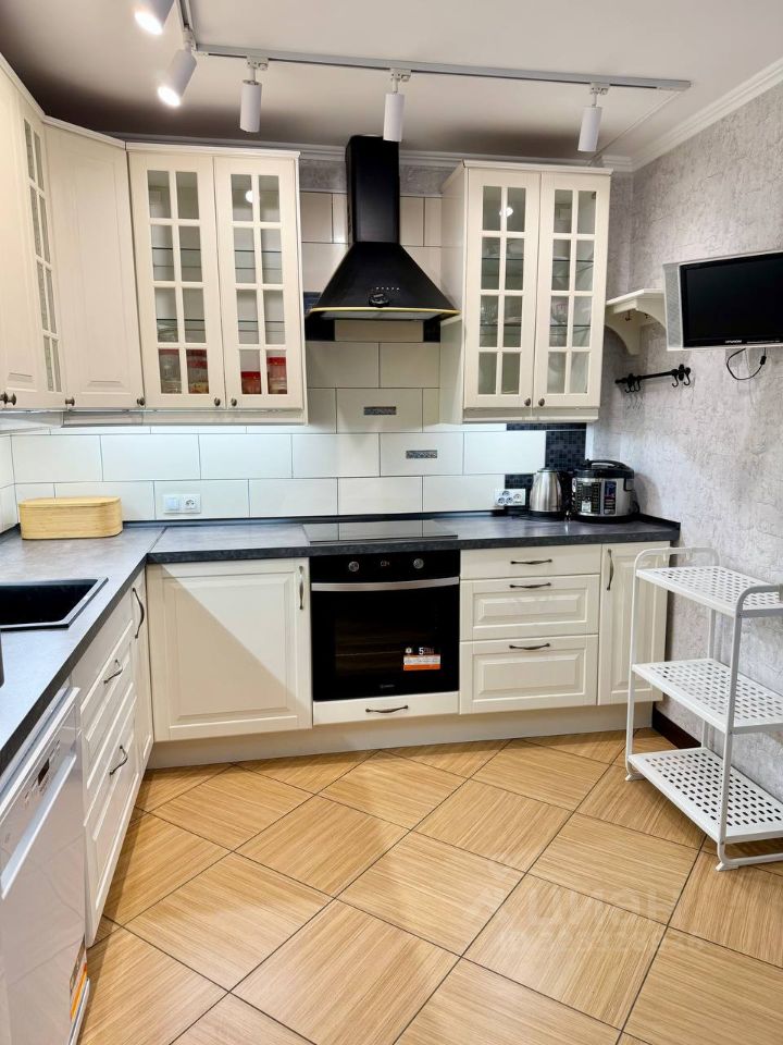 Аренда 2-комн квартиры на вторичном рынке Октябрьская набережная, 126к2