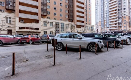 Продажа 3-комн квартиры на вторичном рынке Есенина ул,  д. 1,  к. 1