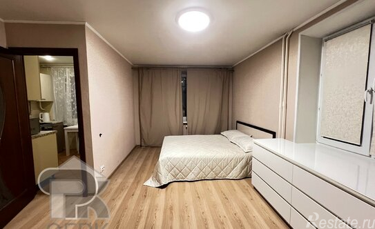 Продажа 4-комн квартиры на вторичном рынке ул Михайлова,  д. 31,  к. 4