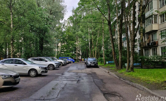 Продажа 2-комн квартиры на вторичном рынке улица Черкасова,  д. 9