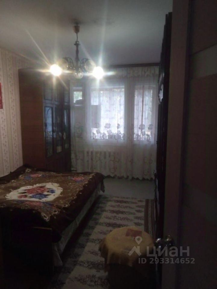Продажа 3-комн квартиры на вторичном рынке пос. Сосновый Бор, улица Александра Невского, 10