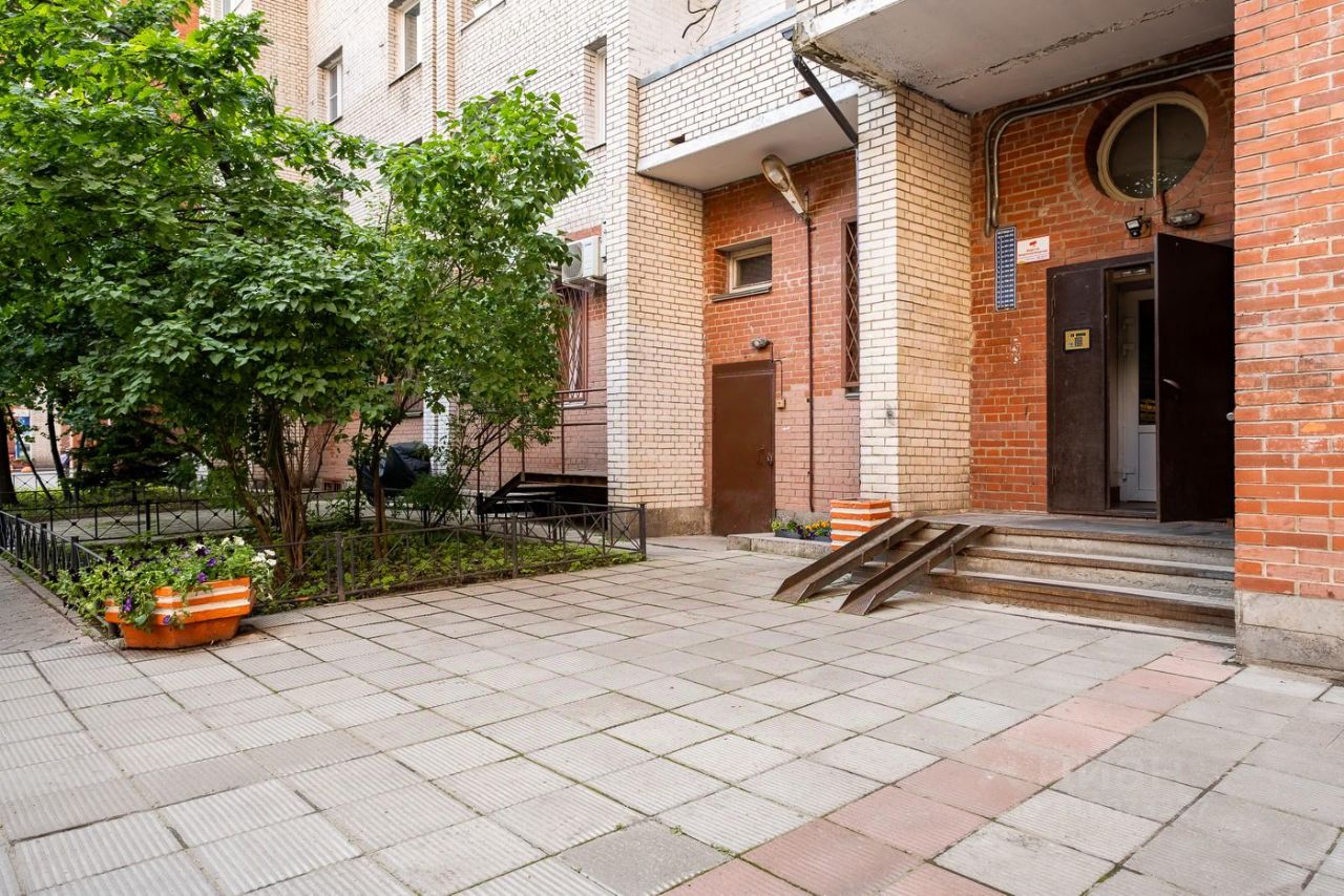 Продажа 4-комн квартиры на вторичном рынке улица Ленсовета, 88