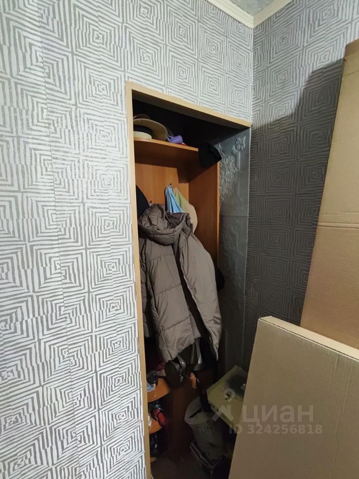 Продажа 1-комн квартиры на вторичном рынке пос. Войсковицы, площадь Манина, 4