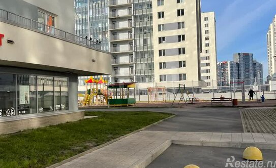 Продажа 2-комн квартиры на вторичном рынке улица Маршала Казакова,  д. 70 к1 с1