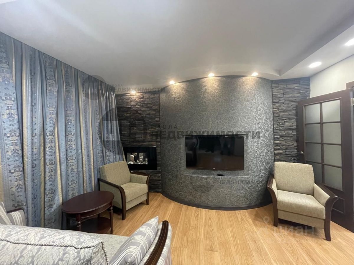 Продажа 2-комн квартиры на вторичном рынке проспект Александровской фермы, 8