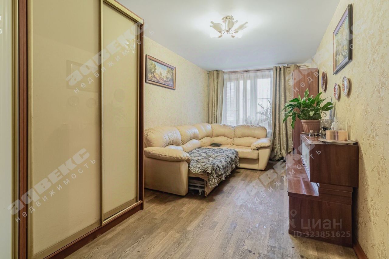 Продажа 3-комн квартиры на вторичном рынке проспект Славы, 43/49