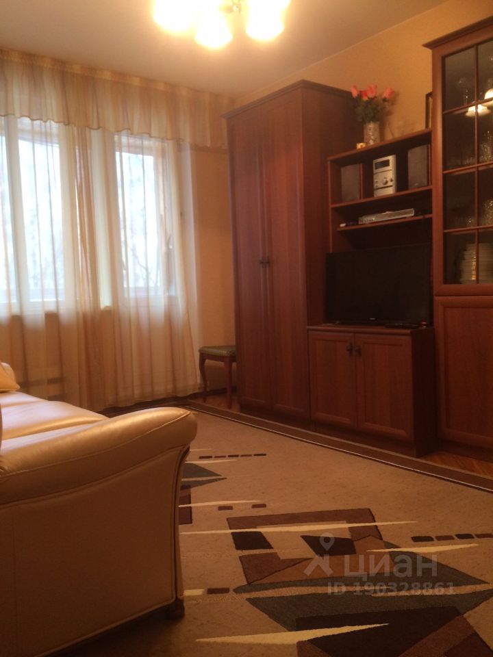 Аренда 2-комн квартиры на вторичном рынке Веерная улица, 40К3