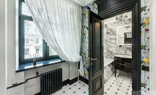 Продажа 3-комн квартиры на вторичном рынке Бронная Б. ул,  д. 8