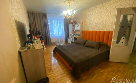 Продажа 4-комн квартиры на вторичном рынке Усачёва улица,  д. 15