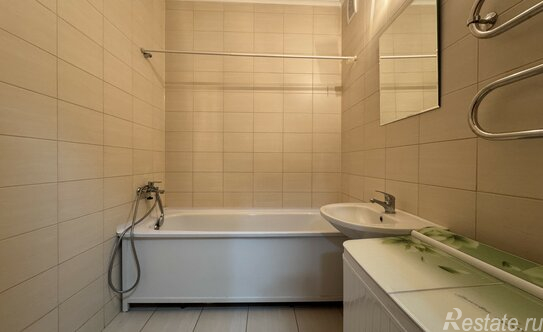 Продажа 2-комн квартиры на вторичном рынке улица Корнея Чуковского,  д. 5 к2