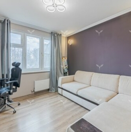 Продажа 3-комн квартиры на вторичном рынке Тарутинская улица,  д. 1