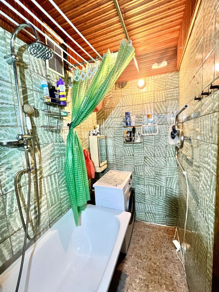 Продажа 4-комн квартиры на вторичном рынке набережная Обводного Канала, 96