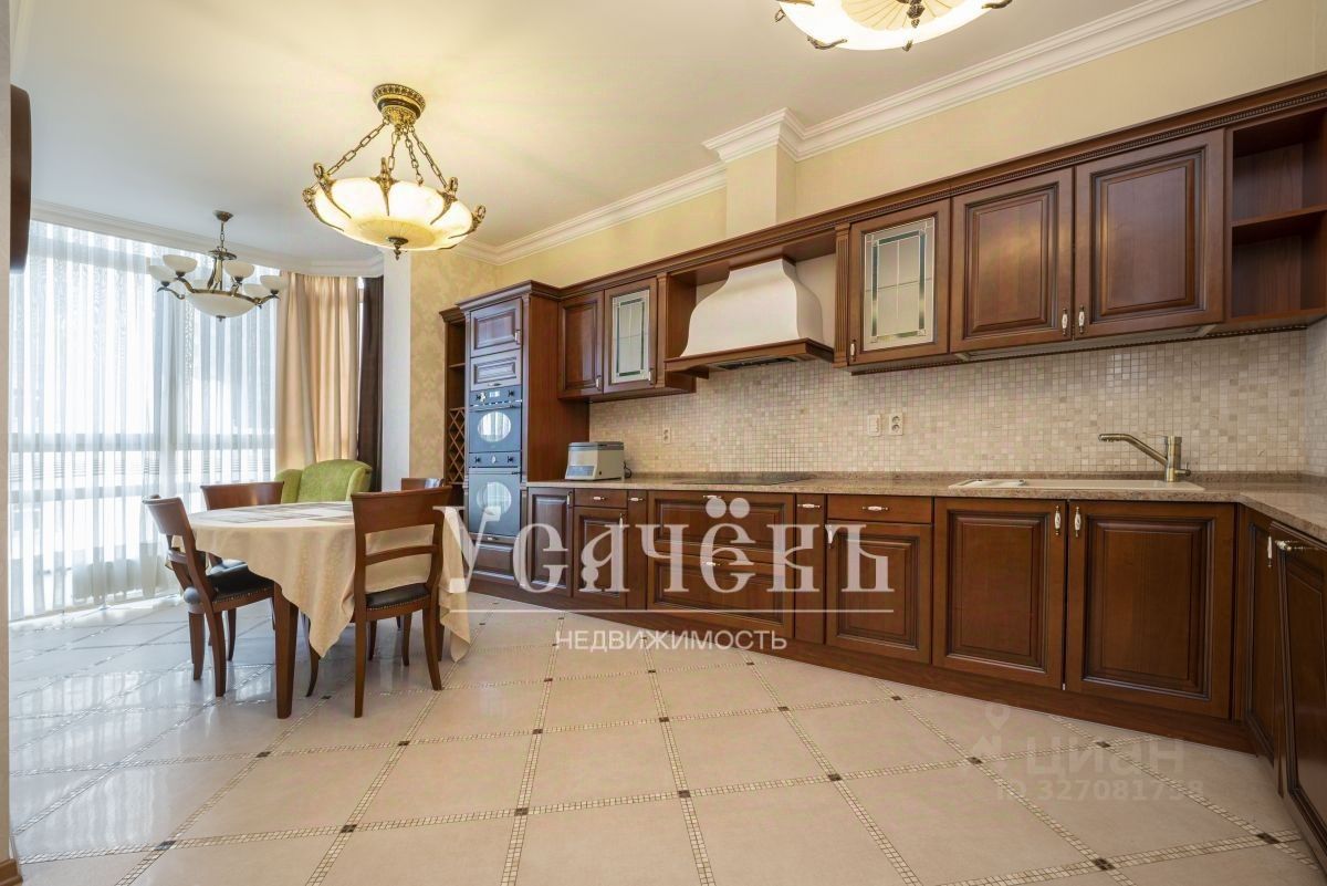 Продажа 4-комн квартиры на вторичном рынке Ломоносовский проспект, 25к1