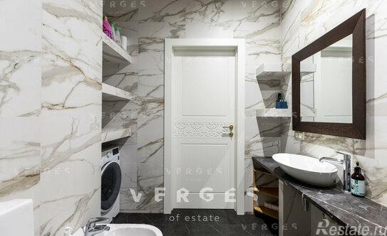 Продажа 3-комн квартиры на вторичном рынке ул Нежинская,  д. 1,  к. 2