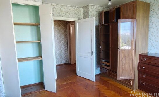 Продажа 2-комн квартиры на вторичном рынке Нарвская улица,  д. 4 к1