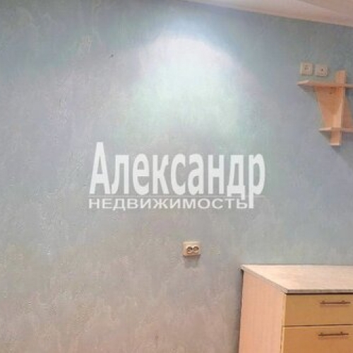 3-комн квартира Кириши, ул Нефтехимиков,  д. 19