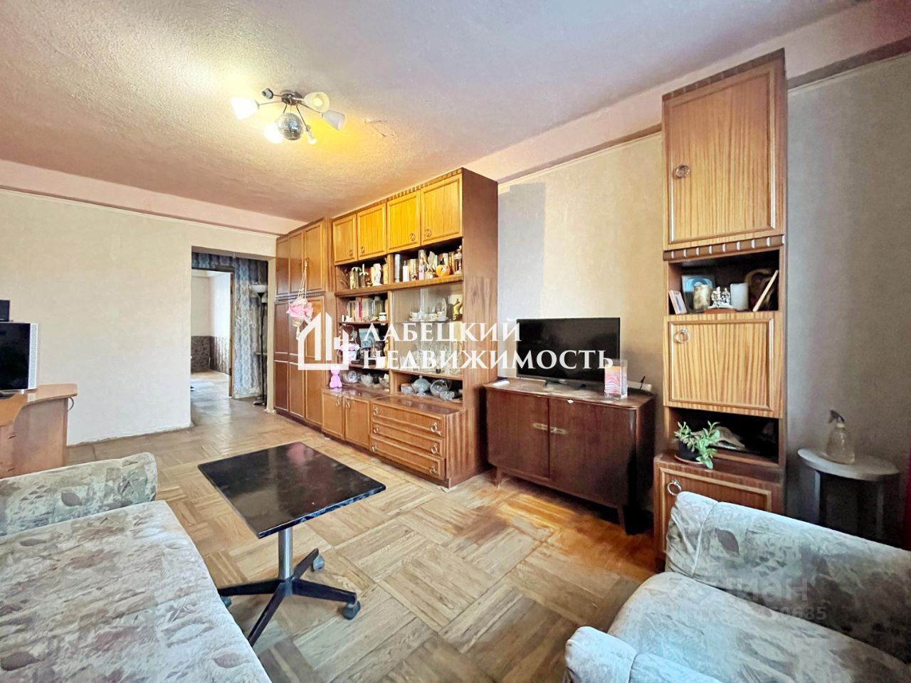 Продажа 4-комн квартиры на вторичном рынке Суздальский проспект, 9