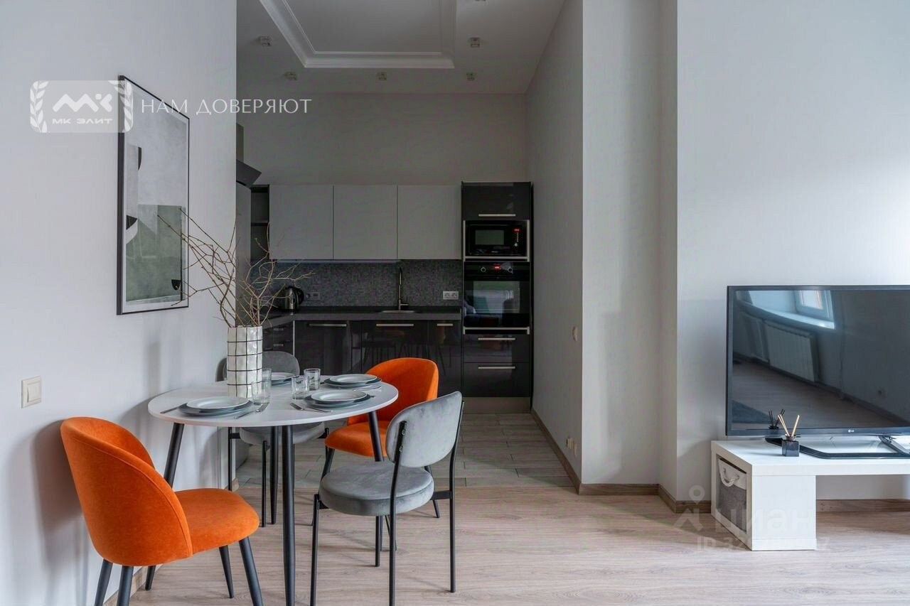 Аренда 2-комн квартиры на вторичном рынке 1-я Васильевского острова линия, 22