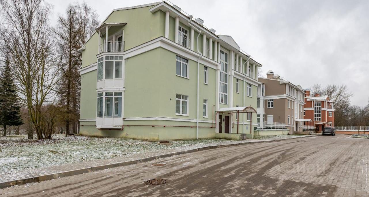 Продажа 3-комн квартиры на вторичном рынке Павловск, Госпитальная улица, 20к1