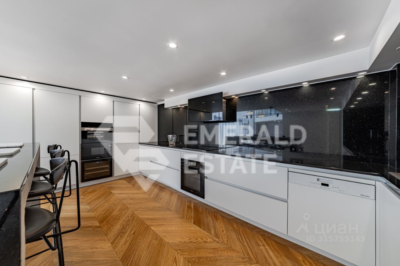 Продажа 6-комн квартиры на вторичном рынке улица Усачева, 11К