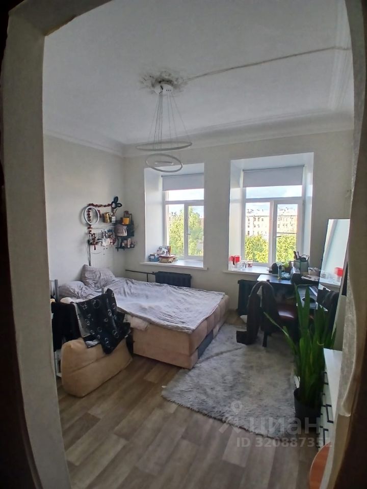 Продажа 5-комн квартиры на вторичном рынке Ропшинская улица, 32