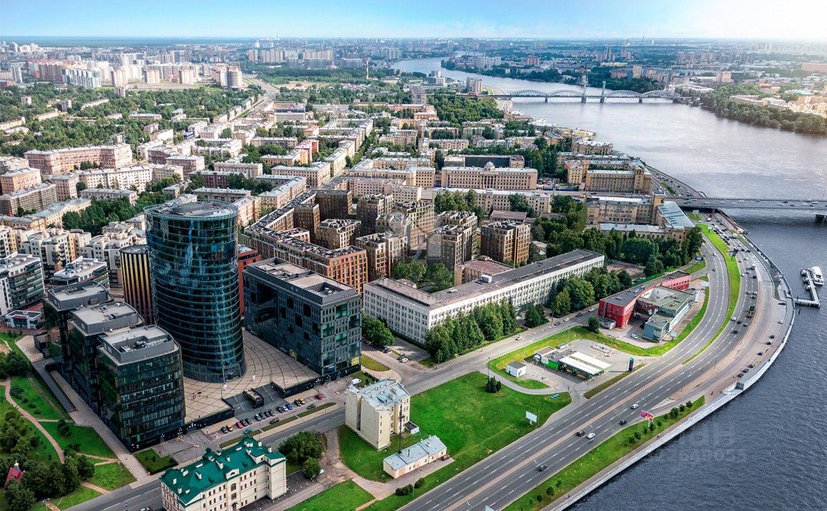 Продажа 1-комн квартиры на вторичном рынке Малоохтинский проспект, 68