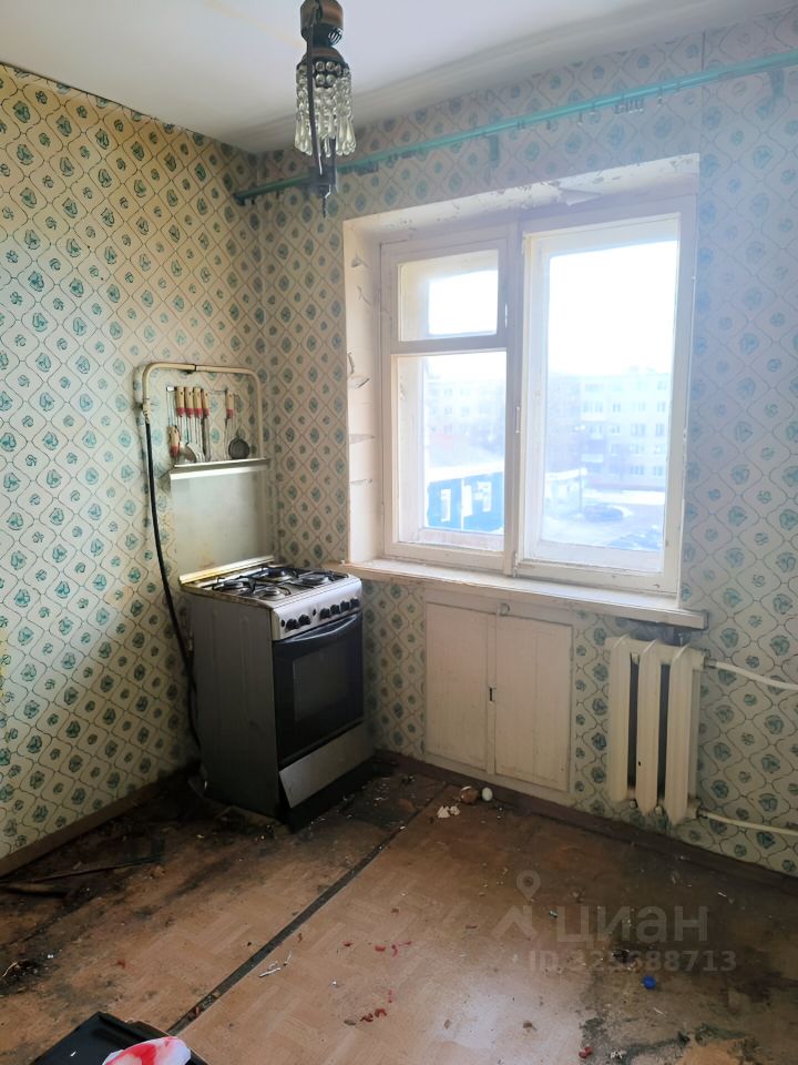 Продажа 2-комн квартиры на вторичном рынке Волхов, улица Калинина,  д. 38А