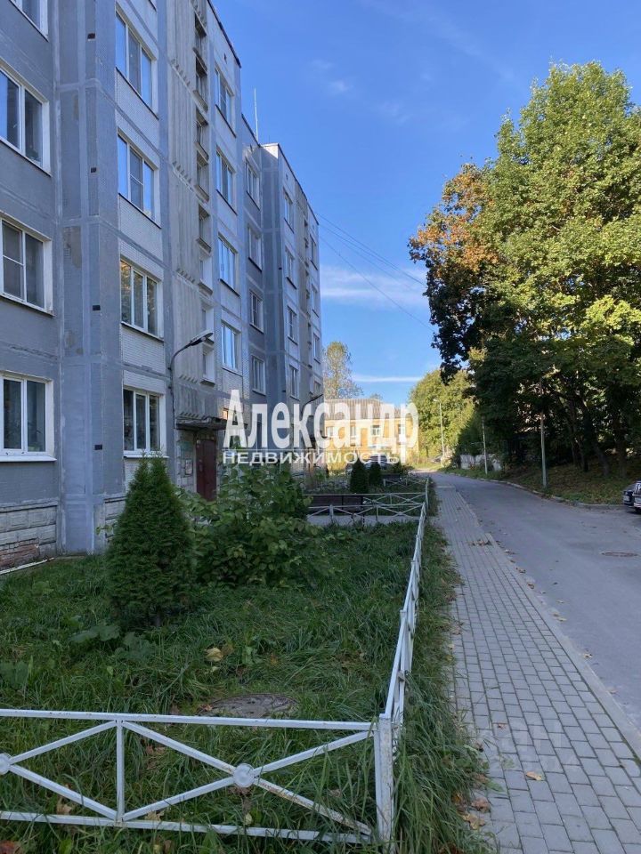 Продажа 1-комн квартиры на вторичном рынке Кузнечное пгт, Юбилейная улица, 12