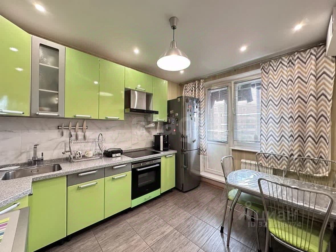 Продажа 2-комн квартиры на вторичном рынке Изюмская улица, 49к3