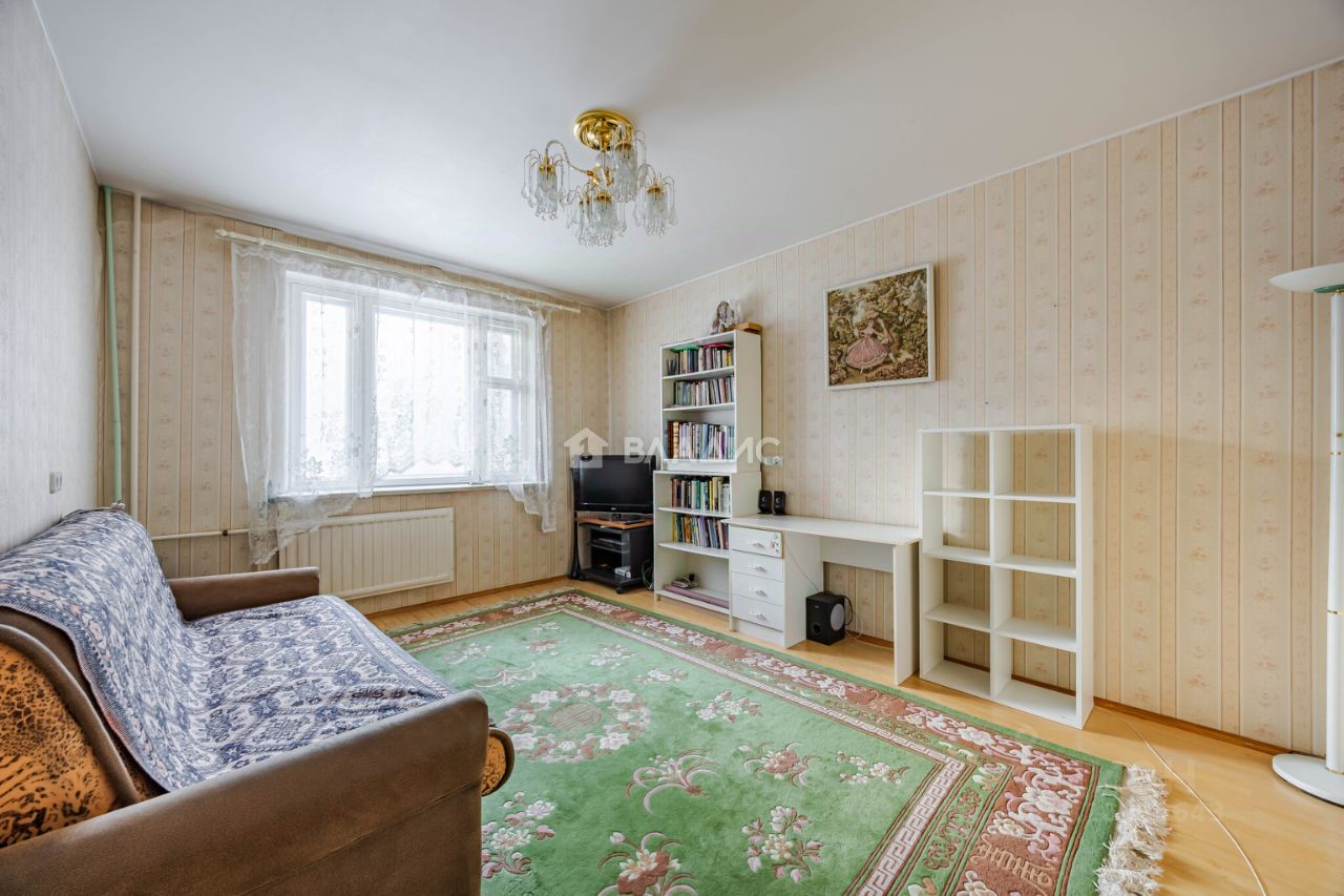 Продажа 2-комн квартиры на вторичном рынке Комендантский пр-кт,  д. 8К3