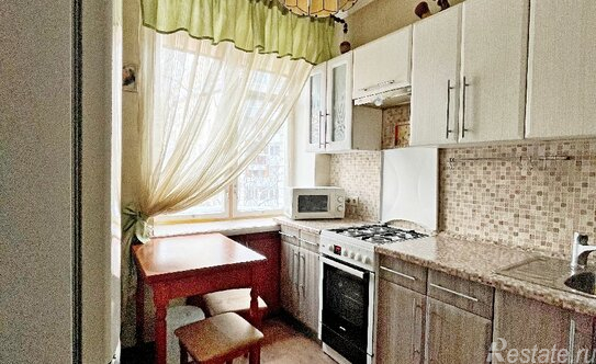 Продажа 2-комн квартиры на вторичном рынке Новогиреевская улица,  д. 46