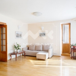 Продажа 3-комн квартиры на вторичном рынке ул Манчестерская,  д. 4