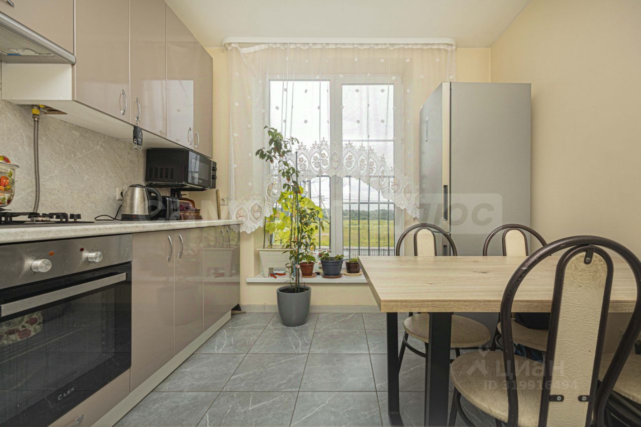 Продажа 2-комн квартиры на вторичном рынке улица Генерала Донскова, 10