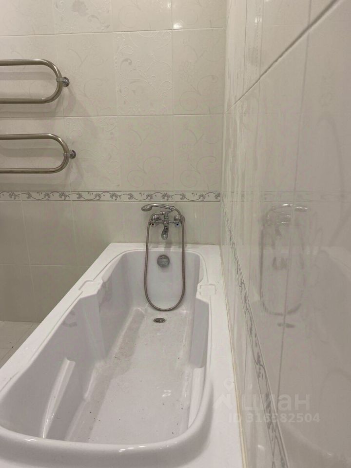 Продажа 3-комн квартиры на вторичном рынке проспект Славы, 51