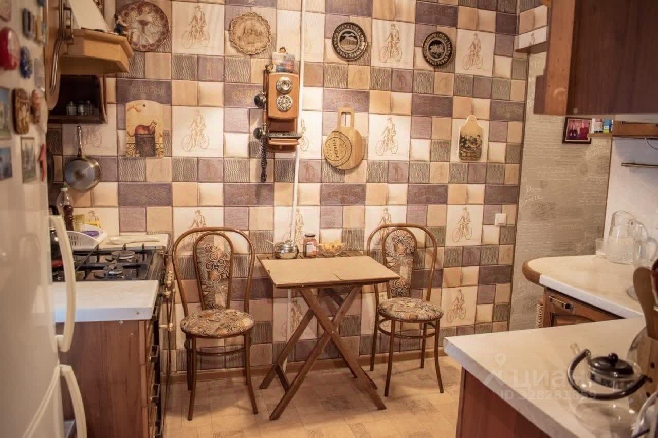 Продажа 2-комн квартиры на вторичном рынке Театральная площадь, 2