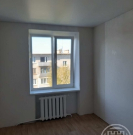 Продажа 3-комн квартиры на вторичном рынке Сланцы г., Баранова ул. ,  д. 4,  к. 1