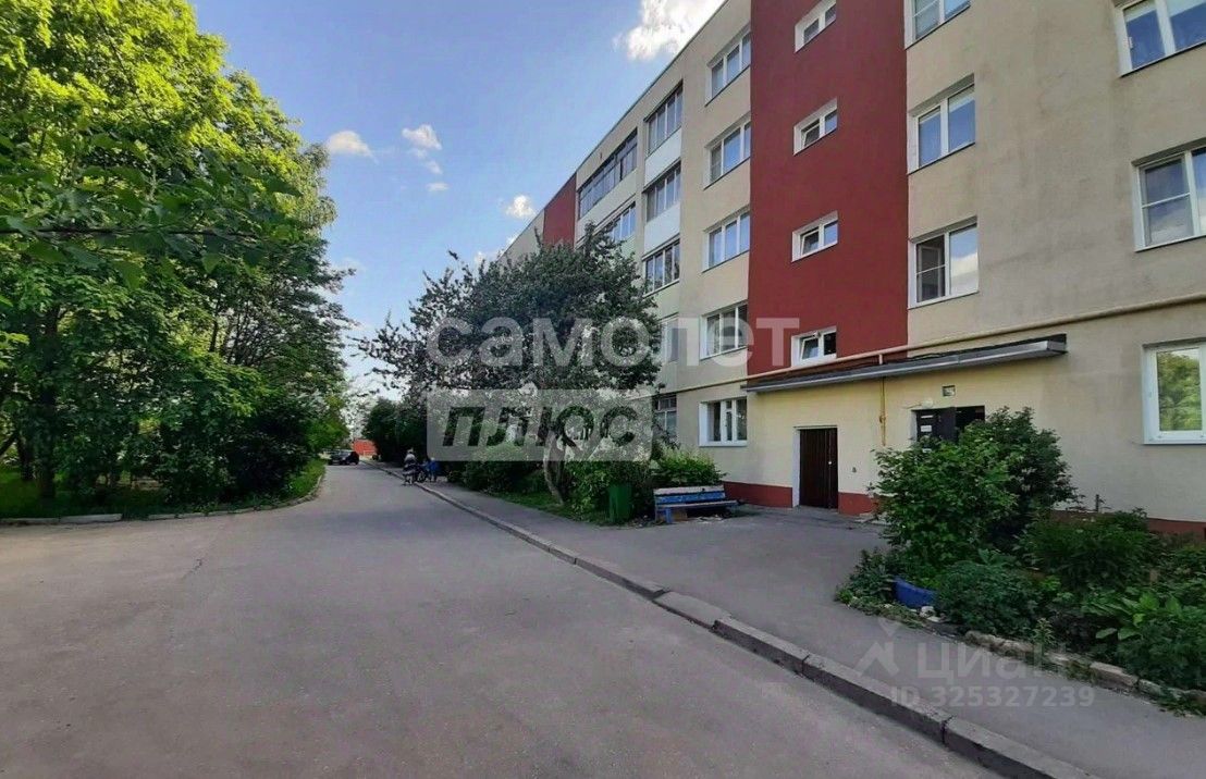 Продажа 4-комн квартиры на вторичном рынке Можайск, Школьная улица, 3