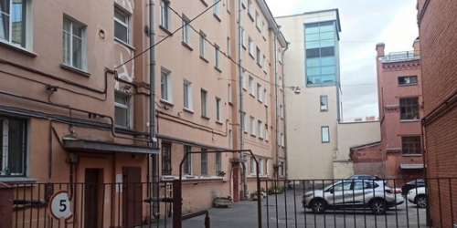 3-комн квартира 17-я линия,  д. 18