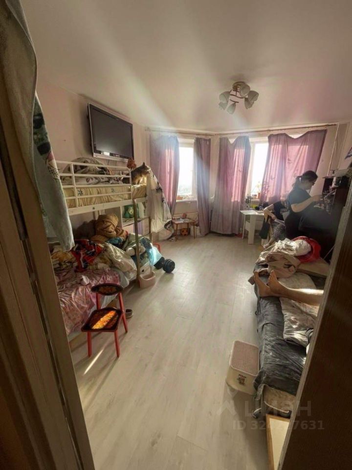 Продажа 1-комн квартиры на вторичном рынке Губернский мкр, улица Земская,  д. 1