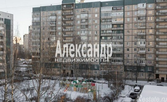 Продажа 3-комн квартиры на вторичном рынке Богатырский пр-кт,  д. 33 к2