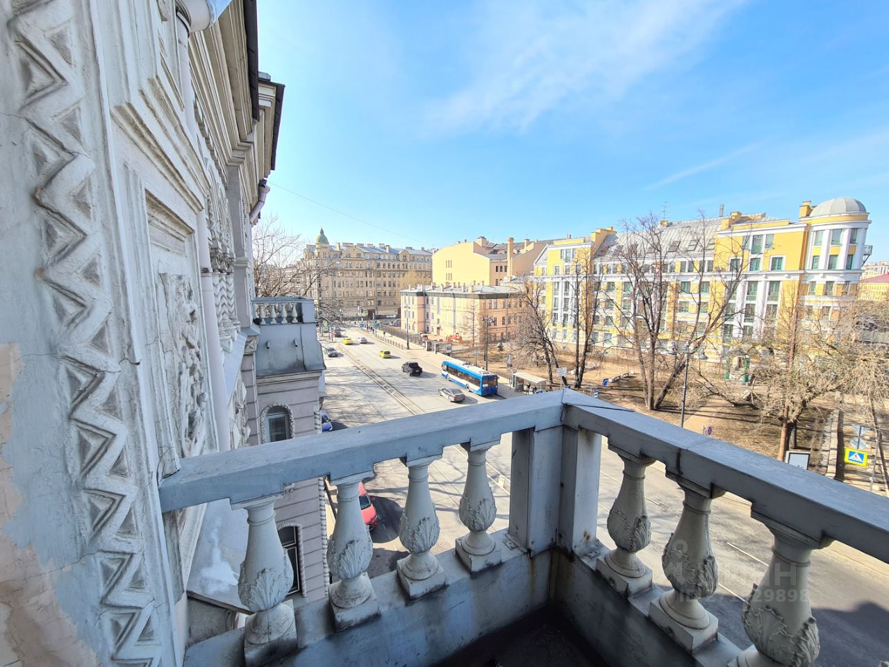 Продажа 4-комн квартиры на вторичном рынке Суворовский проспект, 33