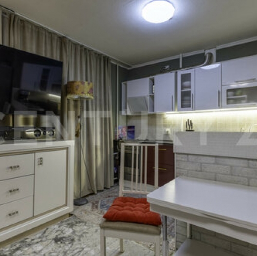 3-комн квартира Славы пр-кт,  д. 8