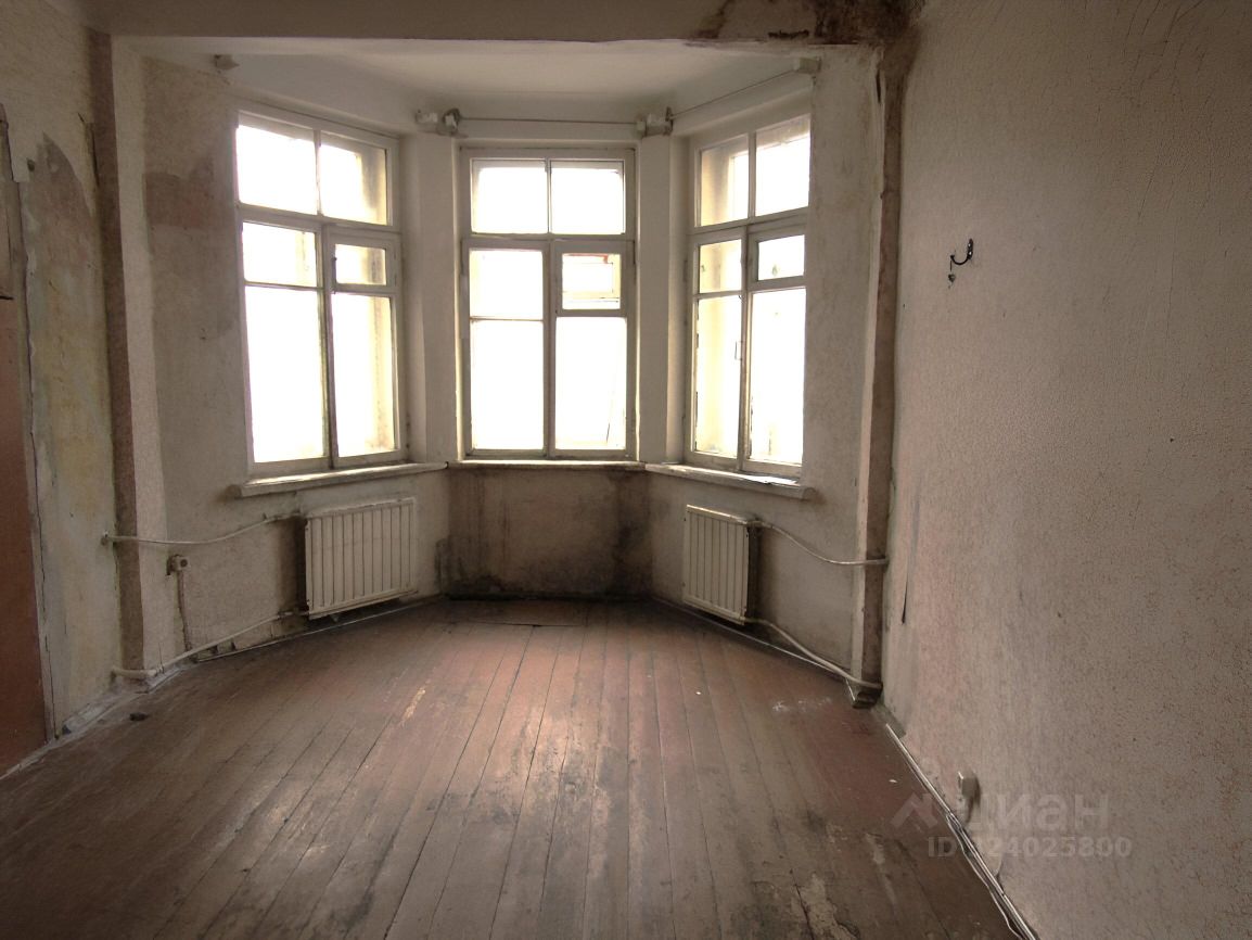 Продажа 2-комн квартиры на вторичном рынке улица Коммуны, 54к2