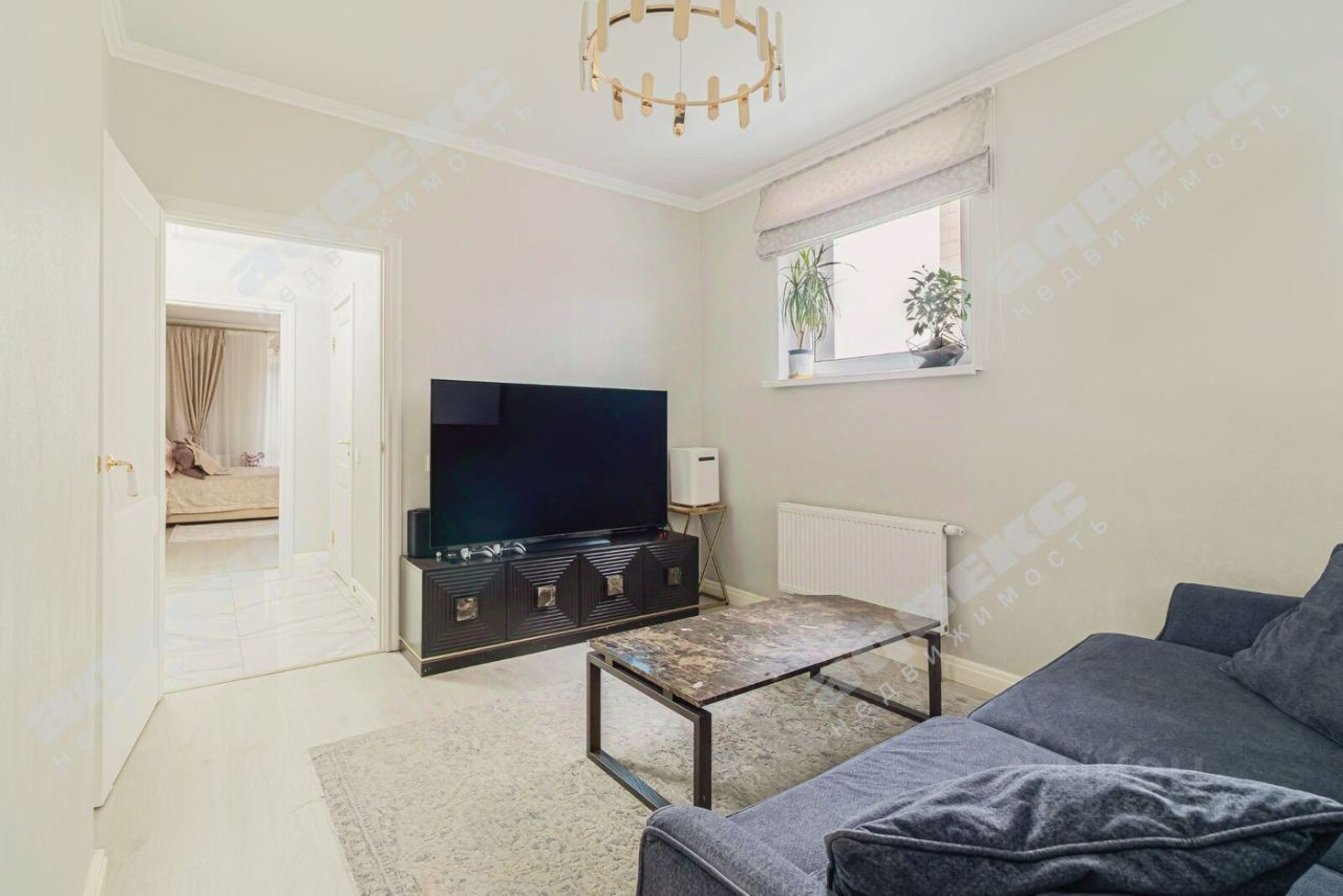 Продажа 3-комн квартиры на вторичном рынке улица Парфеновская, 7к3