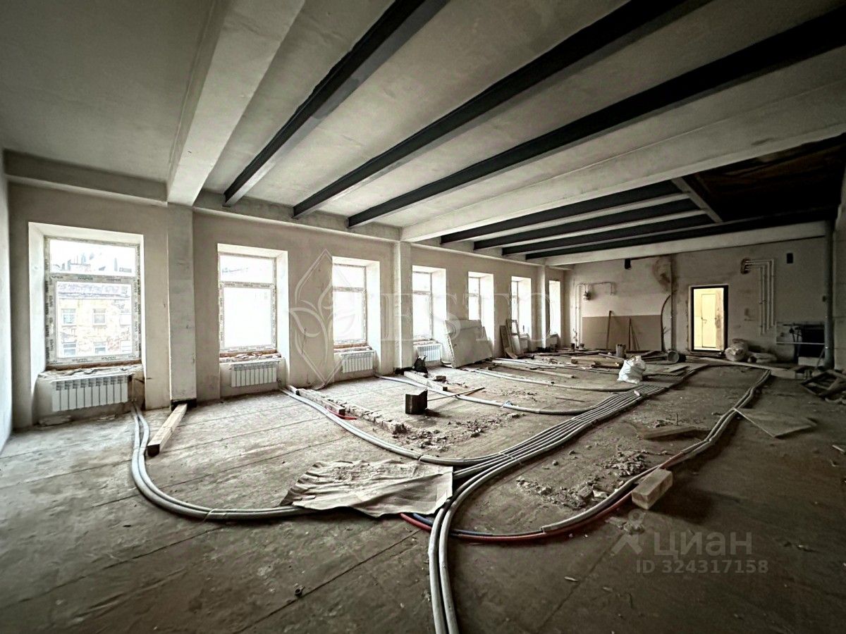 Продажа 3-комн квартиры на вторичном рынке Старо-Петергофский проспект, 28