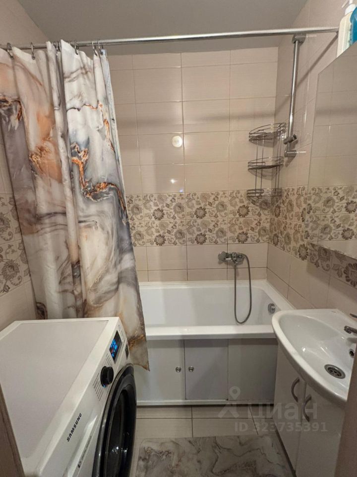 Продажа 2-комн квартиры на вторичном рынке Комендантский проспект, 71