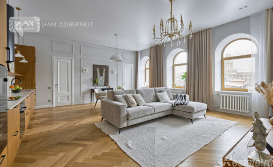 Продажа 4-комн квартиры на вторичном рынке Сытнинская улица,  д. 10